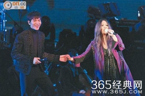 萧敬腾助阵张惠妹演唱会