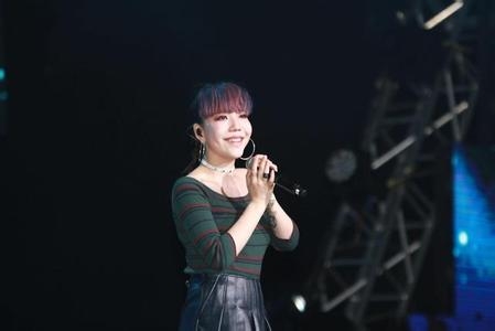 吴莫愁头部受伤 伤病情况严重