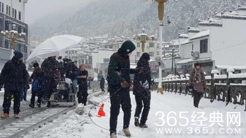 冯小刚晒片场照