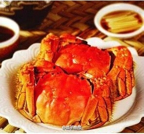 吃螃蟹和橘子中毒的男孩怎么样了