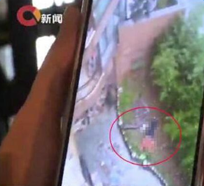 重庆赏雪摔死女子现场照 女子赏雪栏杆断裂坠亡