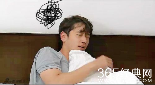 灿盛惊醒无法直视摄像机