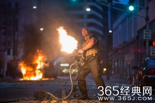 在小镇拍摄最大的爆炸戏，当地居民你们真的“不方”吗？