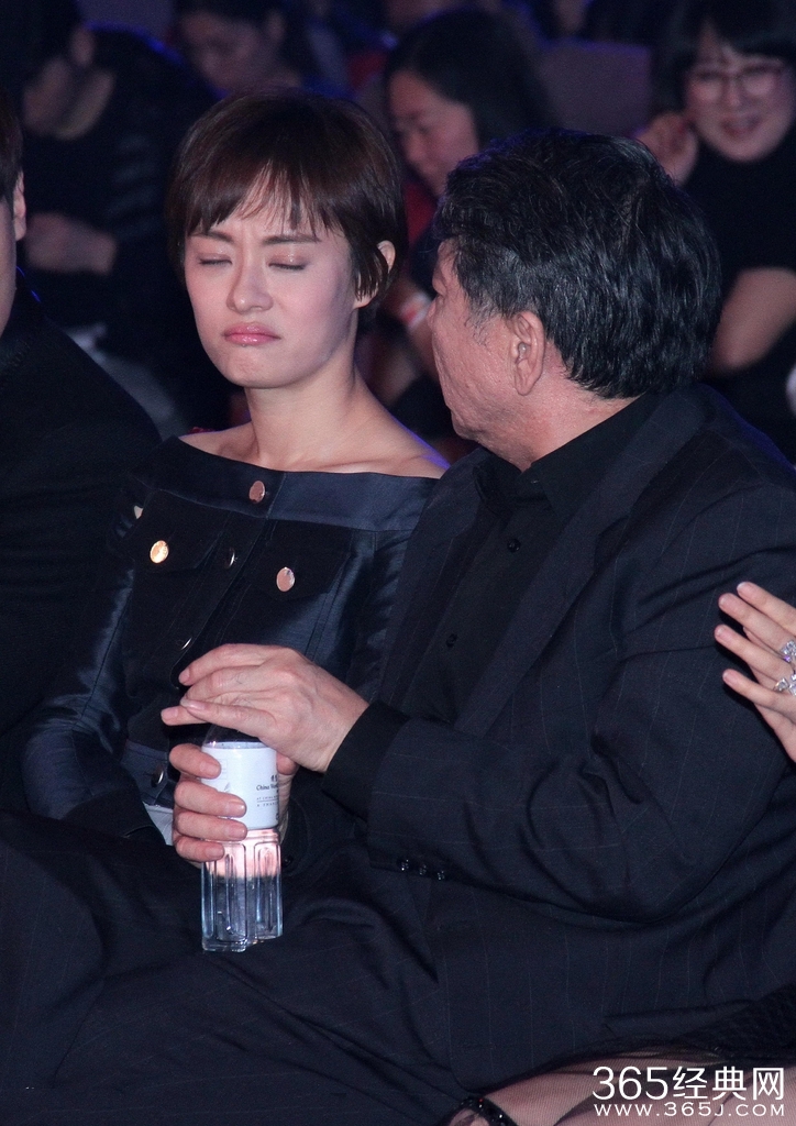 孙俪与郑晓龙热聊 扁嘴表情雷人可爱