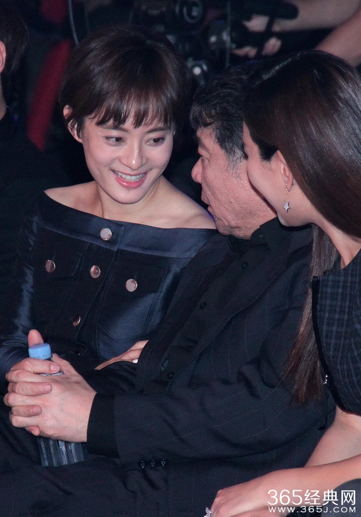 孙俪与郑晓龙热聊 扁嘴表情雷人可爱