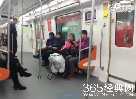 杭州地铁惊现咆哮女：我就是没道德，伤害谁我负责!