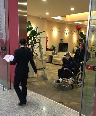 蒋欣斥群演曝照 母亲彻夜未眠甚至赶到现场（图）