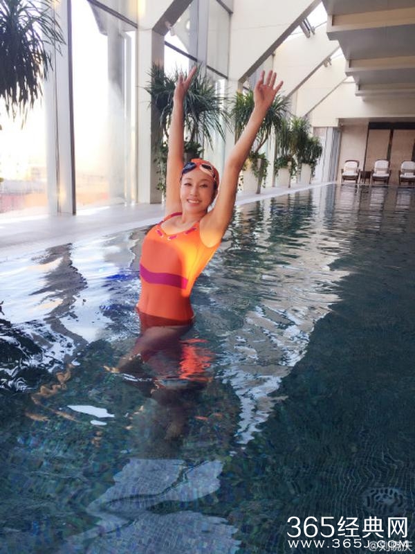 刘晓庆花样游泳