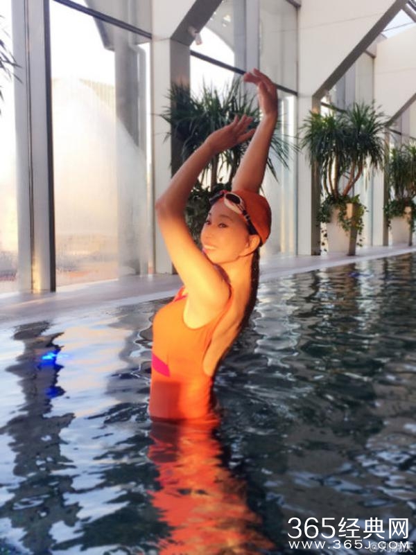 刘晓庆花样游泳