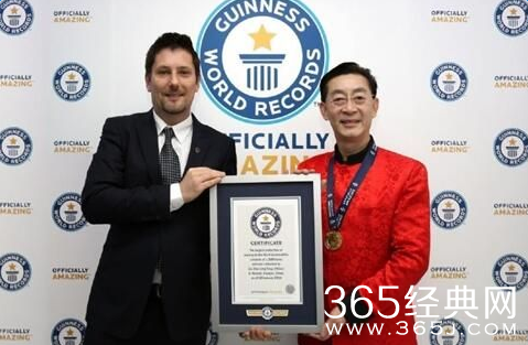 六小龄童创吉尼斯记录 因收藏《西游记》纪念品