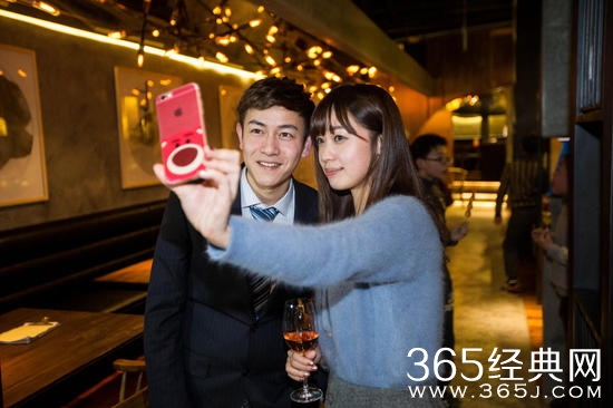 杭州小伙酷似冠希组图走红 都以为见到了陈冠希真人