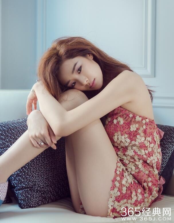 韩国90后模特Stephanie Lee曝光一组内衣写真