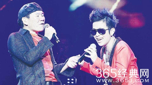 潘美辰与赵传首度同台 舞台牵手情歌对唱