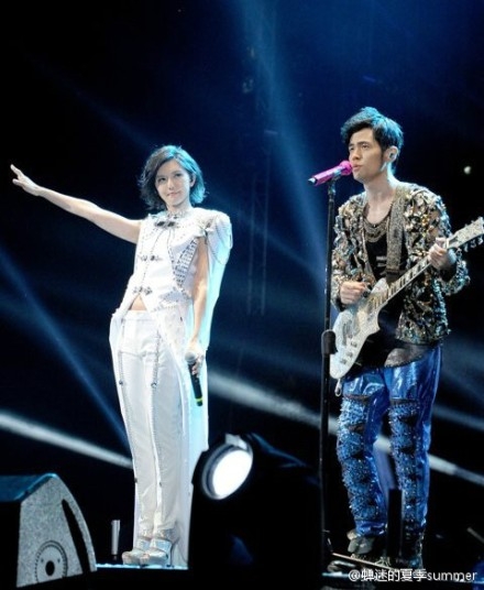 周杰伦孙燕姿同台演唱《不能说的秘密》《遇见》视频完整版