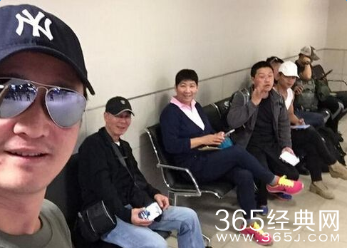 吴京被海关扣留原因 面带微笑还秀恩爱