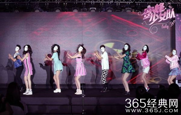 蜜蜂少女队成员首度公开亮相