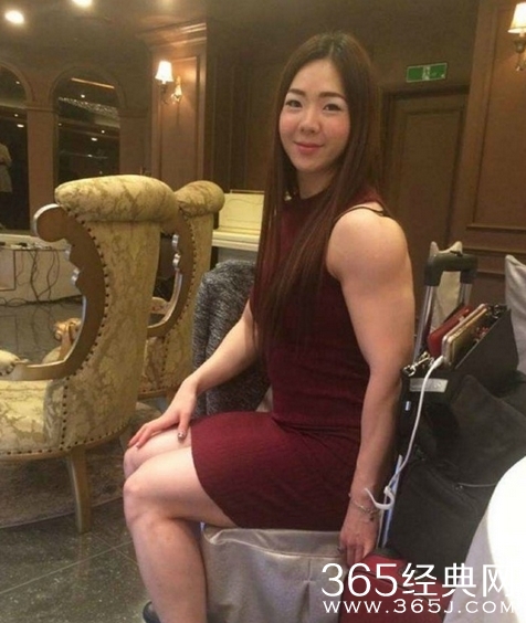 韩版金刚芭比容颜甜美 强健肌肉反差大