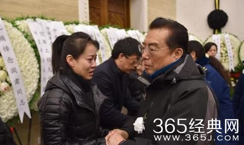 阎肃追悼会现场图 李双江等现身悼念