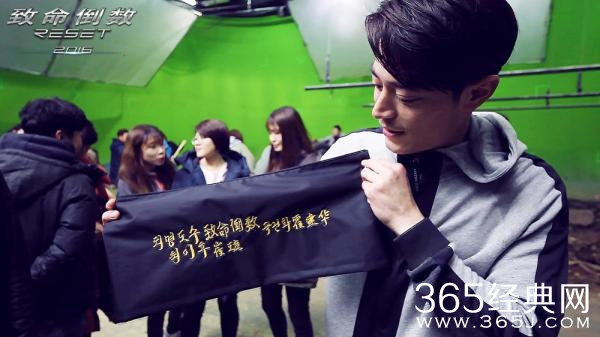 杨幂霍建华致命倒数杀青照曝光