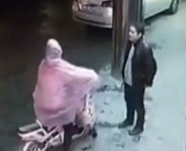 女子街头遭猥亵