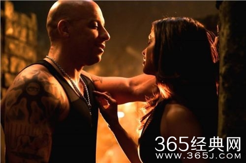 《极限特工3》新剧照放出 文迪塞尔与甄子丹饮酒