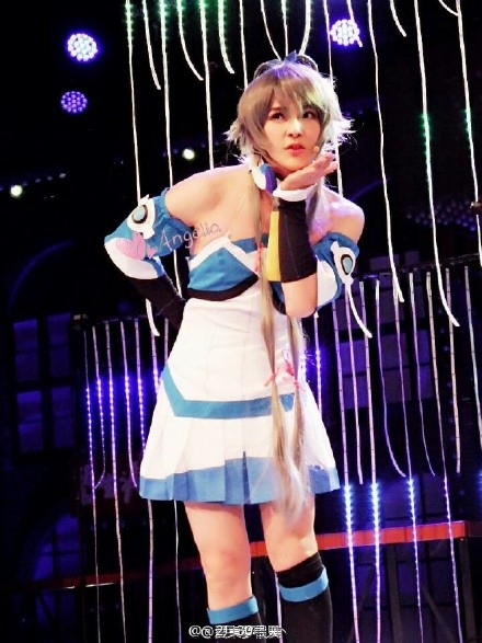 汪东城cos二次元少女洛天依