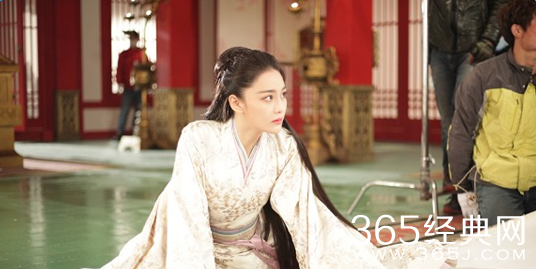 思美人张馨予幕后跪地花絮曝光