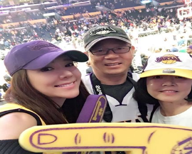 关八爆料周韦彤与郭台铭约会照