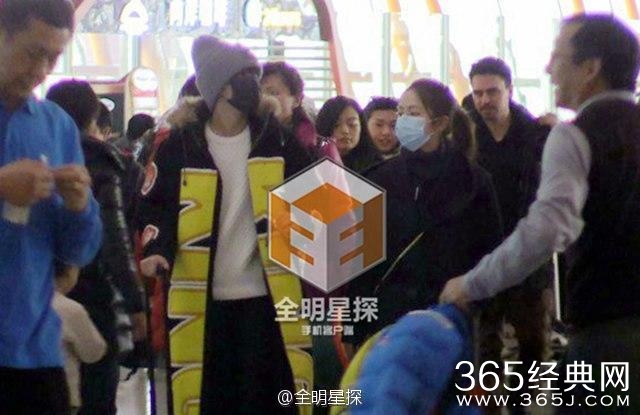 华晨宇邓紫棋亲密同行 疑似恋情曝光