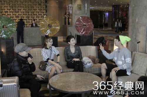 Henry逗乐姐姐团