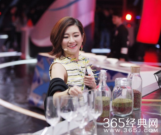 Selina录《最强大脑》 胳膊伤疤触目惊心