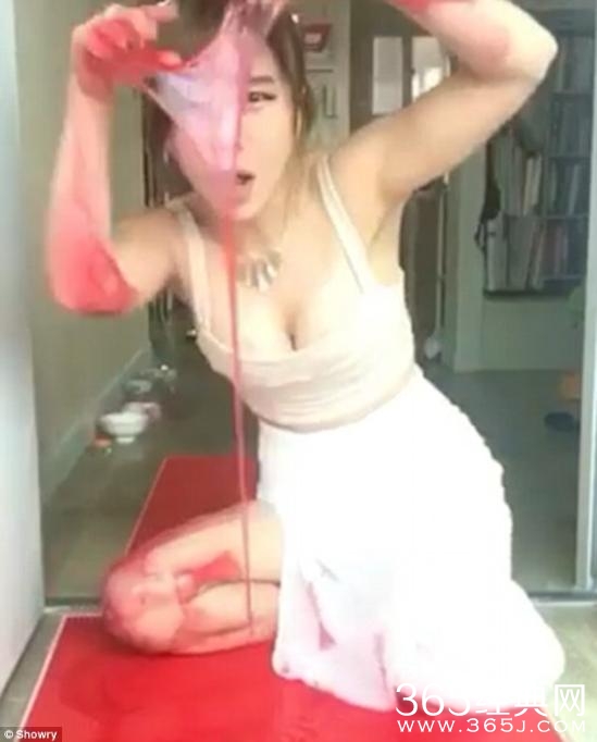 主播用油漆抹身体