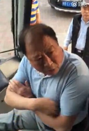 东北游客大骂三亚导游完整视频网络热传