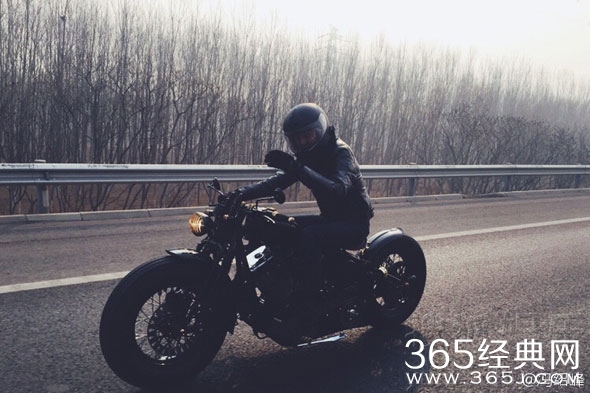 冯绍峰骑摩托车耍帅  不作死就不会死