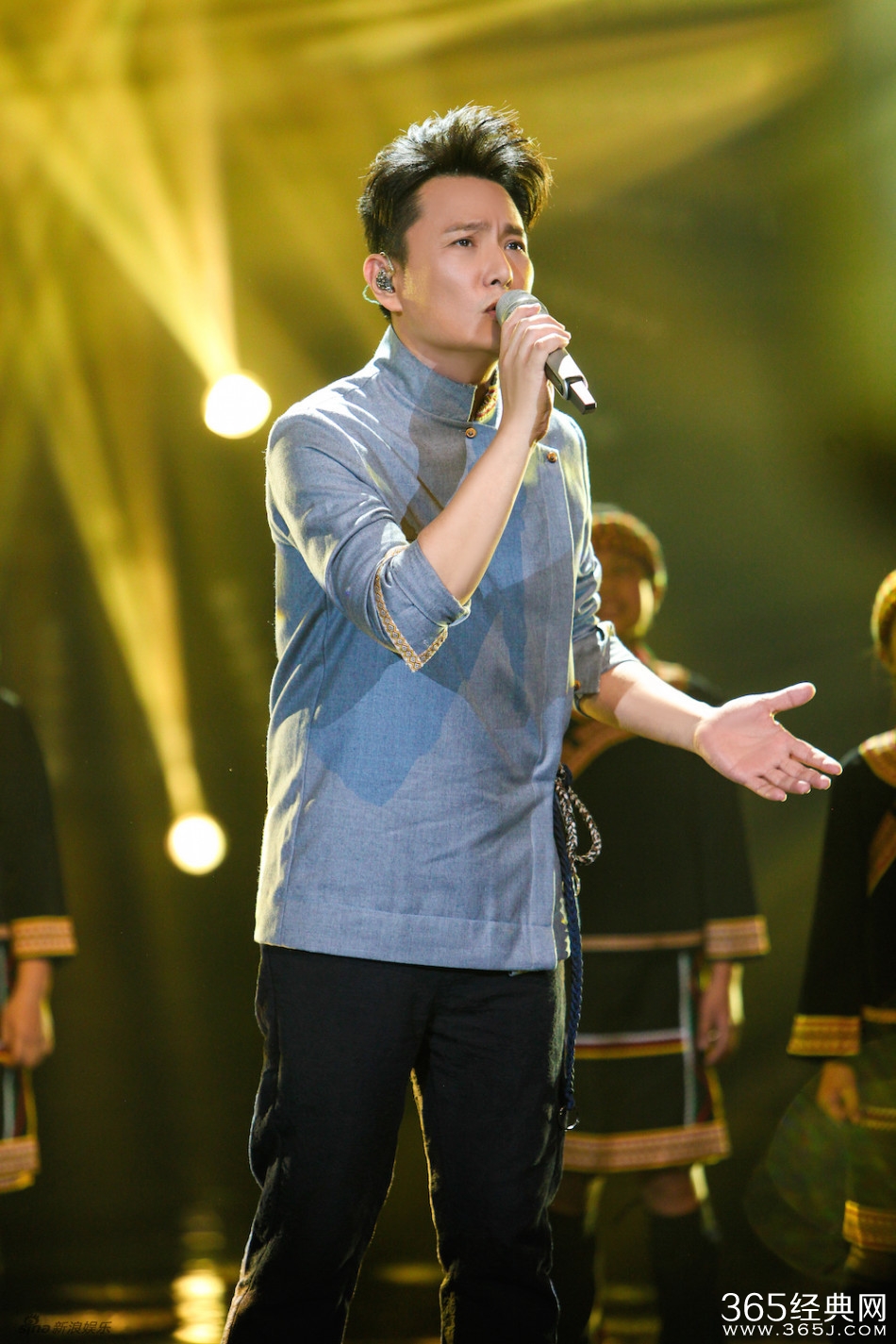 歌手4张信哲为公益出战！