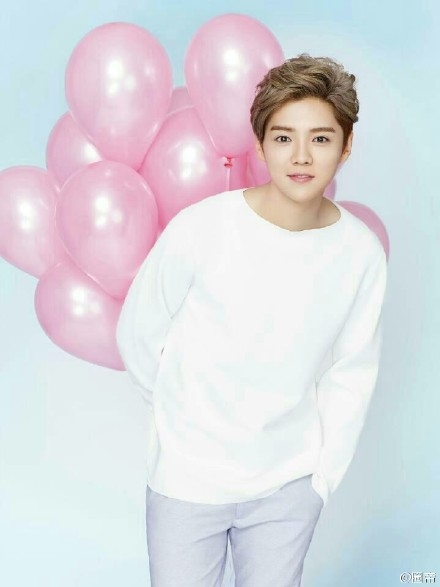 泰国女孩撞脸鹿晗 网友：失散多年的兄妹