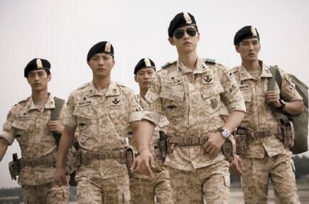 太阳的后裔里柳时镇宋仲基戴的墨镜什么牌子