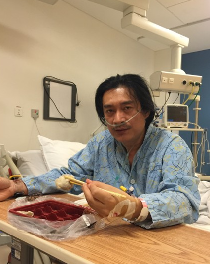 黄安晒病容满手管子 憔悴称：活不了多久