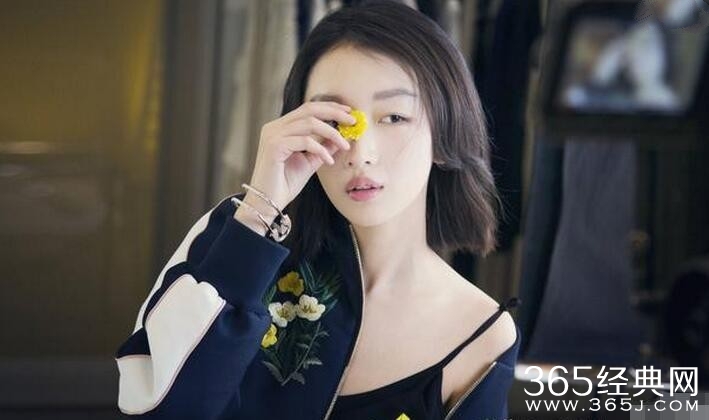 周冬雨晒性感照：飞机场妹子 清纯脱俗形象走红