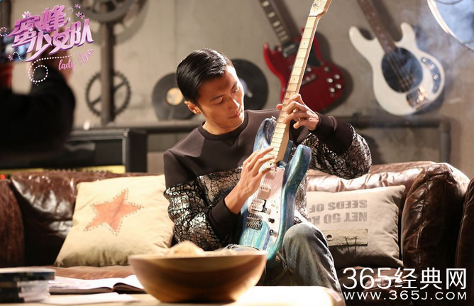 蜜蜂少女队3月12日开播