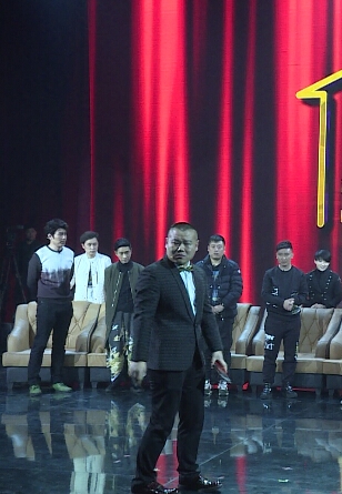 欢乐喜剧人第二季淘汰赛岳云鹏情绪失控 撕毁成绩单