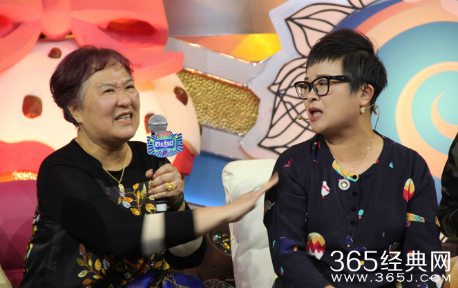 老人迷保健品认药贩做干儿 女儿求助孟非