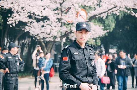 武汉大学樱花节最帅保安照片资料曝光
