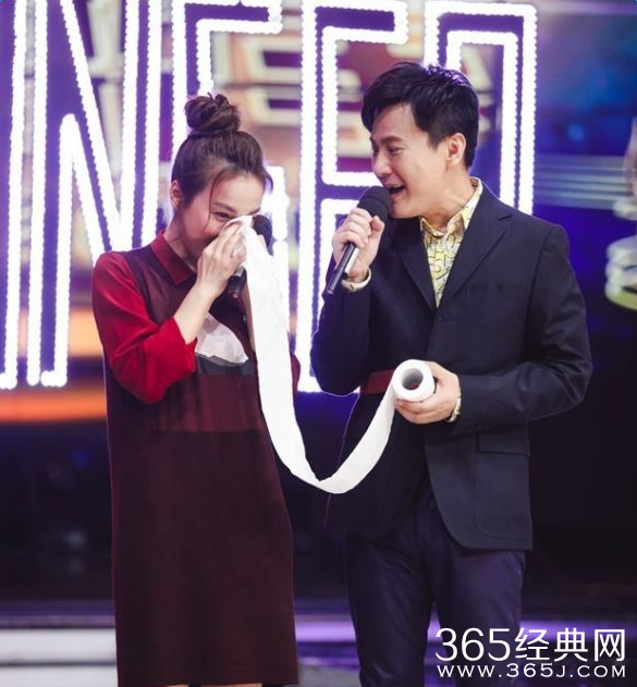 《快乐大本营》最新一期 吴昕见偶像张信哲落泪