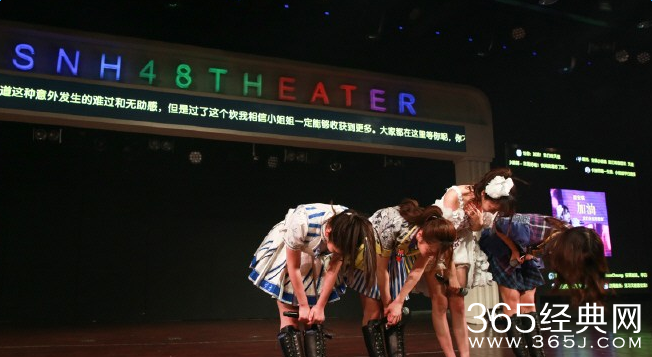 SNH48为唐安琪办祈福公演 穿白色裙装为队友加油