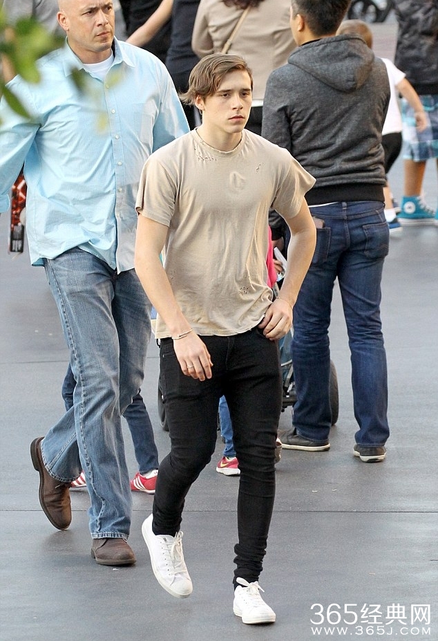 大布与Sonia Ben Ammar等游迪士尼