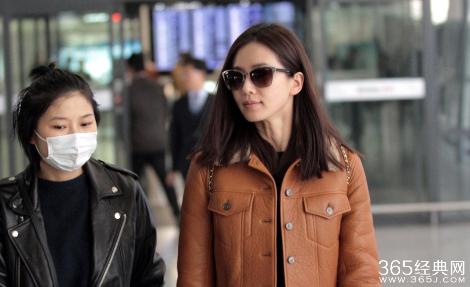 刘诗诗大婚在即！心情好英姿飒爽玩机车！