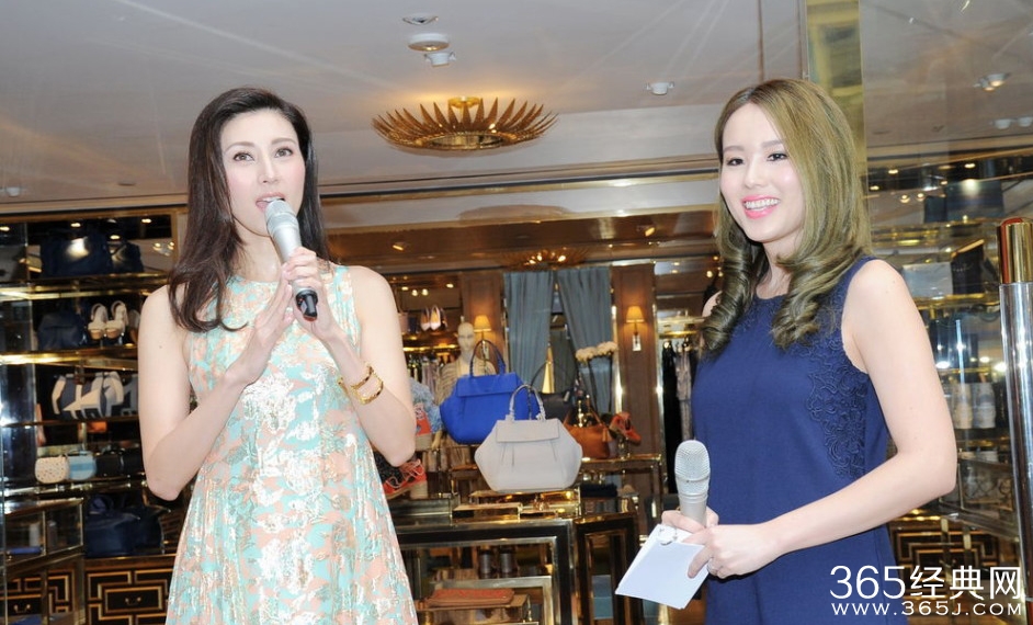 李嘉欣否认怀孕 肤白貌美长裙凸显好身材