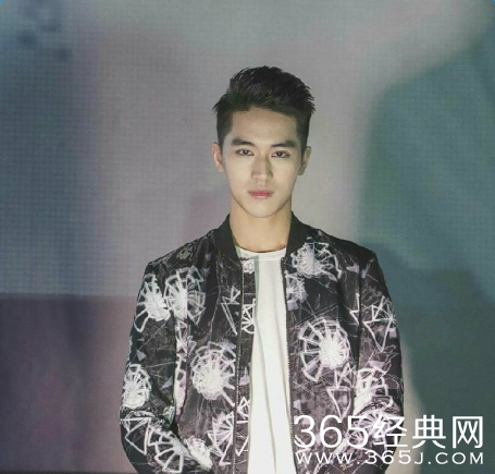 许魏洲新歌曲月光歌词及试听下载地址 温柔清新大走深情风