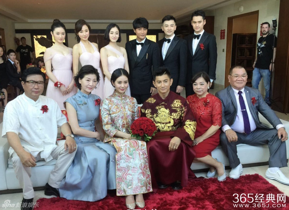 刘诗诗妈妈气质如兰走红 明星妈妈依旧美丽